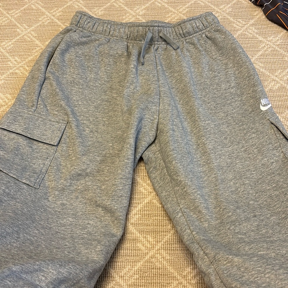 size small nike cargo joggers